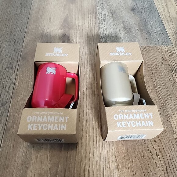 Stanley Mini Quencher Ornament Keychain Set In Red Delicious & Honey Talks - Picture 4 of 6